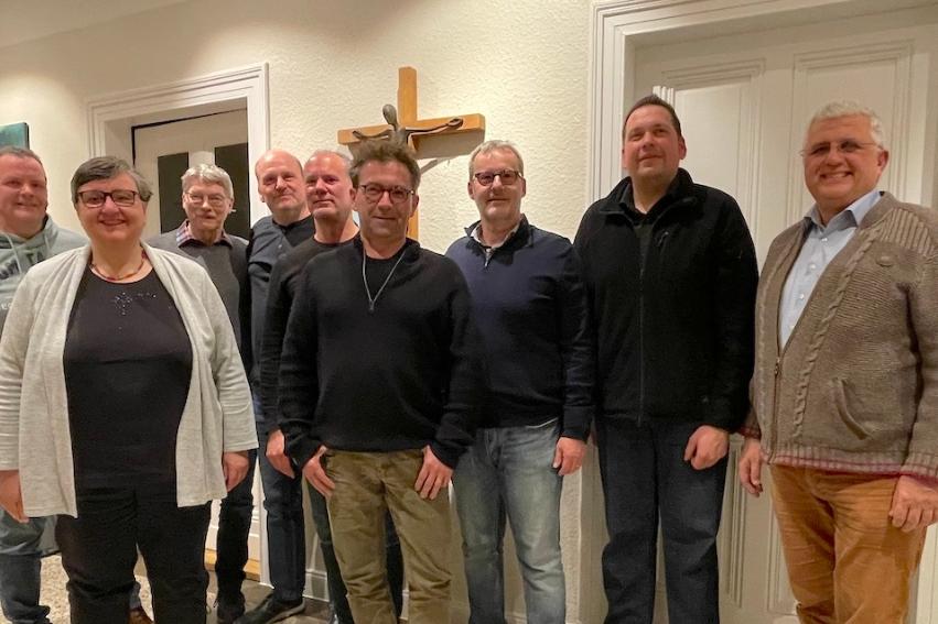 Die Gründungsgruppe von links: Jörg Spitzley, Dr. Maria Decker, Heinz Kähne, Achim Kroth, Jochen Schneider, Matthias Wunsch, Ralf Hofmann, Jan Mallmann, Dr. Matthias Rudolph. Es fehlen: Constanze Nattermann und Stefan Dumont (der hat das Bild gemacht).