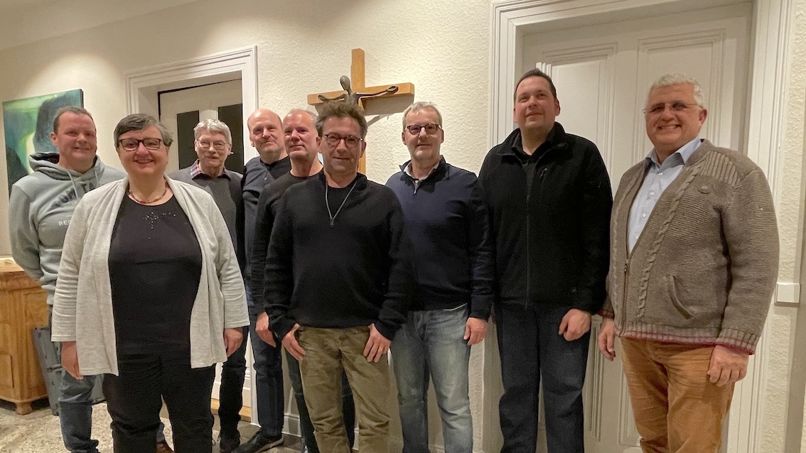 Die Gründungsgruppe von links: Jörg Spitzley, Dr. Maria Decker, Heinz Kähne, Achim Kroth, Jochen Schneider, Matthias Wunsch, Ralf Hofmann, Jan Mallmann, Dr. Matthias Rudolph. Es fehlen: Constanze Nattermann und Stefan Dumont (der hat das Bild gemacht).