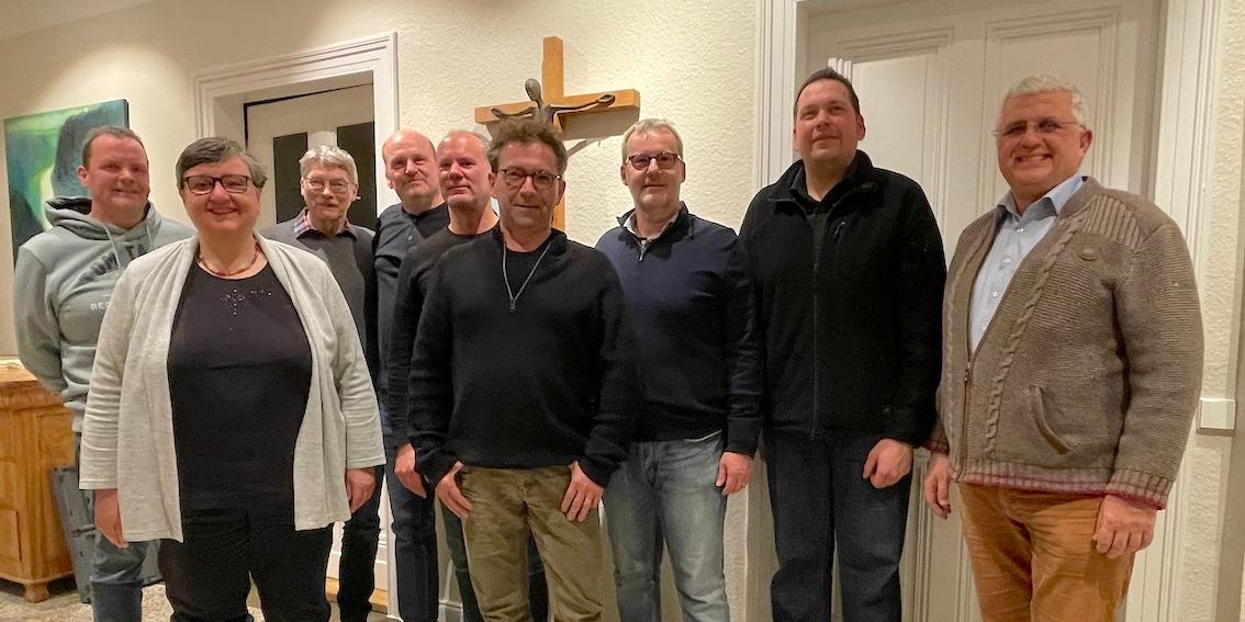 Die Gründungsgruppe von links: Jörg Spitzley, Dr. Maria Decker, Heinz Kähne, Achim Kroth, Jochen Schneider, Matthias Wunsch, Ralf Hofmann, Jan Mallmann, Dr. Matthias Rudolph. Es fehlen: Constanze Nattermann und Stefan Dumont (der hat das Bild gemacht).